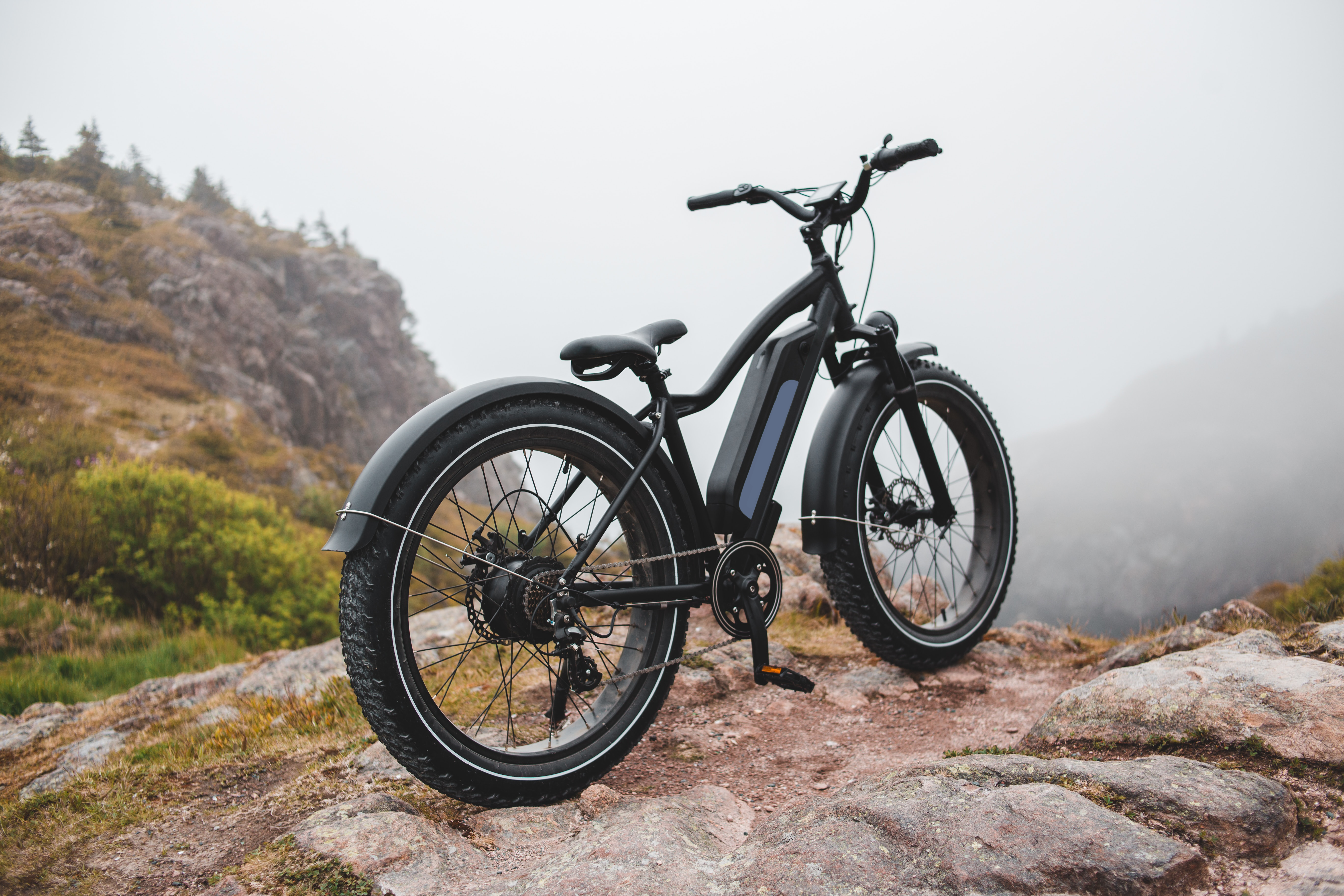 Vélos électriques pliants : votre compagnon urbain flexible et maniable